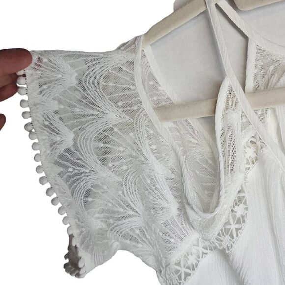 Heartloom Women's White Open Shoulder Keyhole Pompom Lace Blouse Medium - Picture 5 of 8
